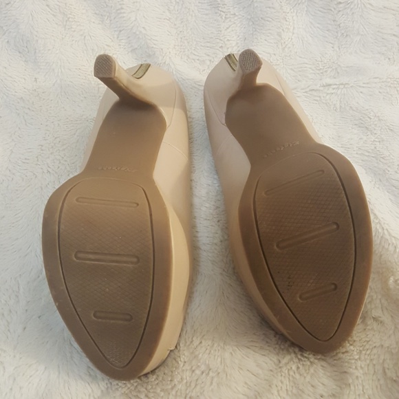 high heels shoes use one time. - Picture 4 of 4